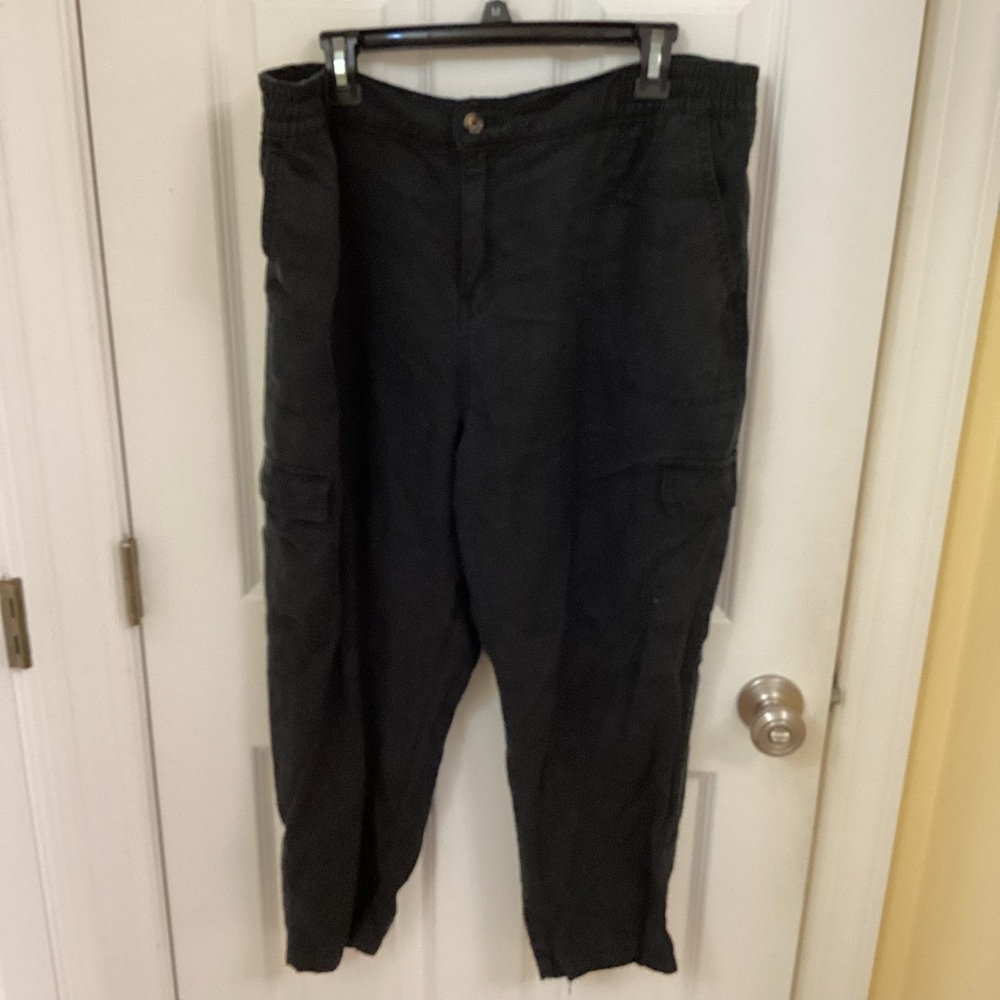 Wonderly Petite-Sized Black Ankle Cargo Pants